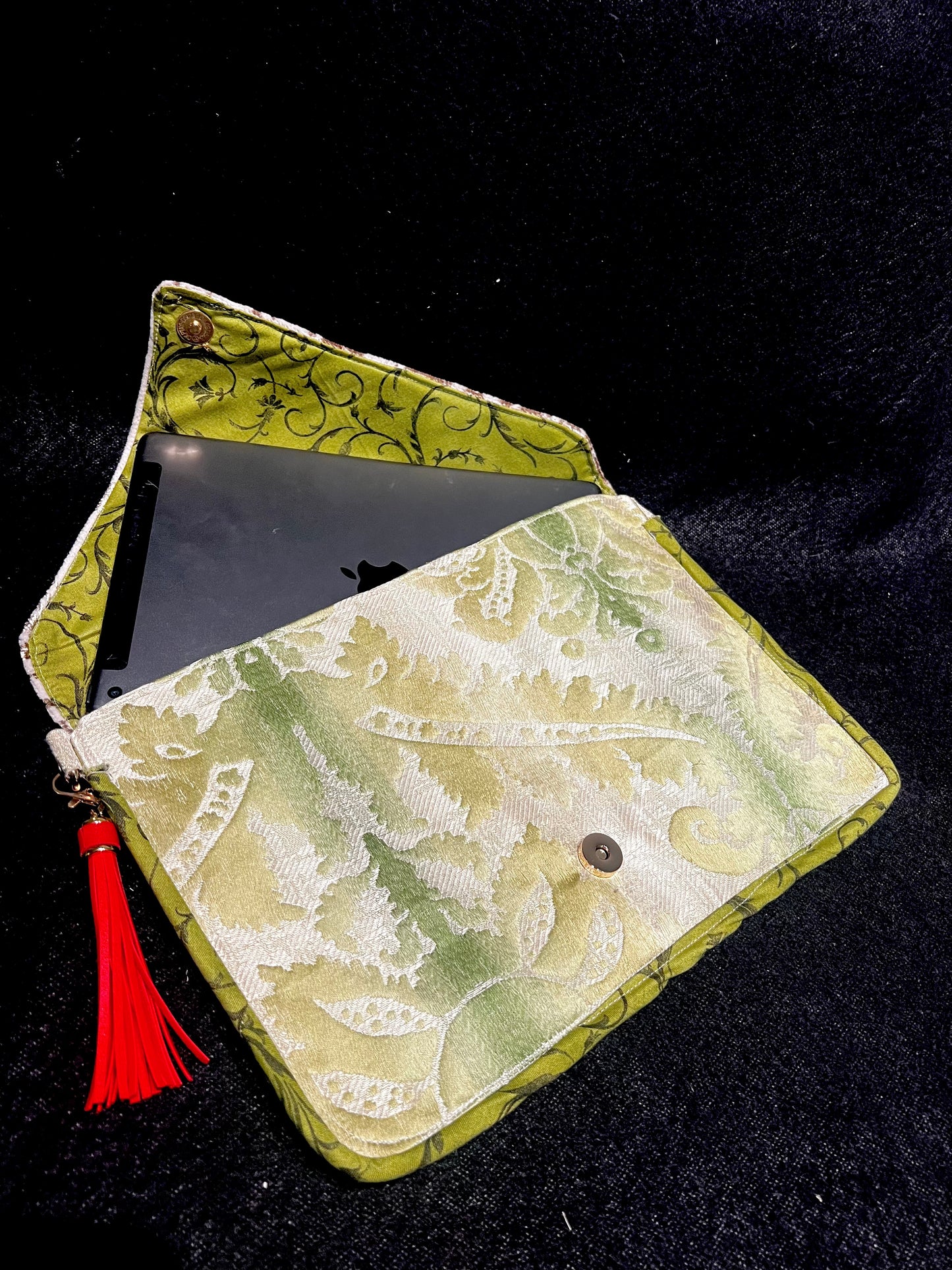 Envelope Purse LUCKY YEAR Gold and Green Brocade