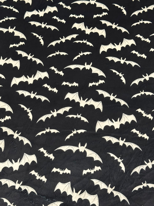 Minky BOO BATS ON BLACK 100% POLYESTER WIDTH OF FABRIC 58 IN