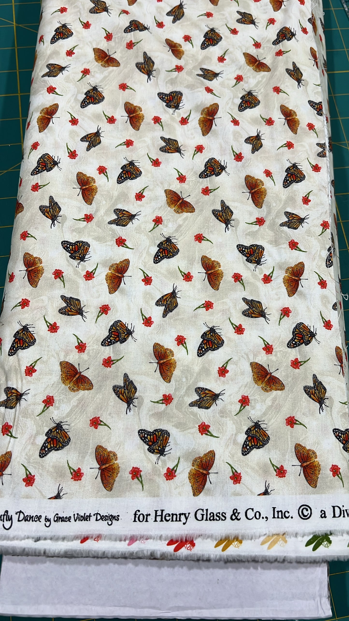 1732-03 Dragonfly Dance Tossed Butterflies Cream for Henry Glass