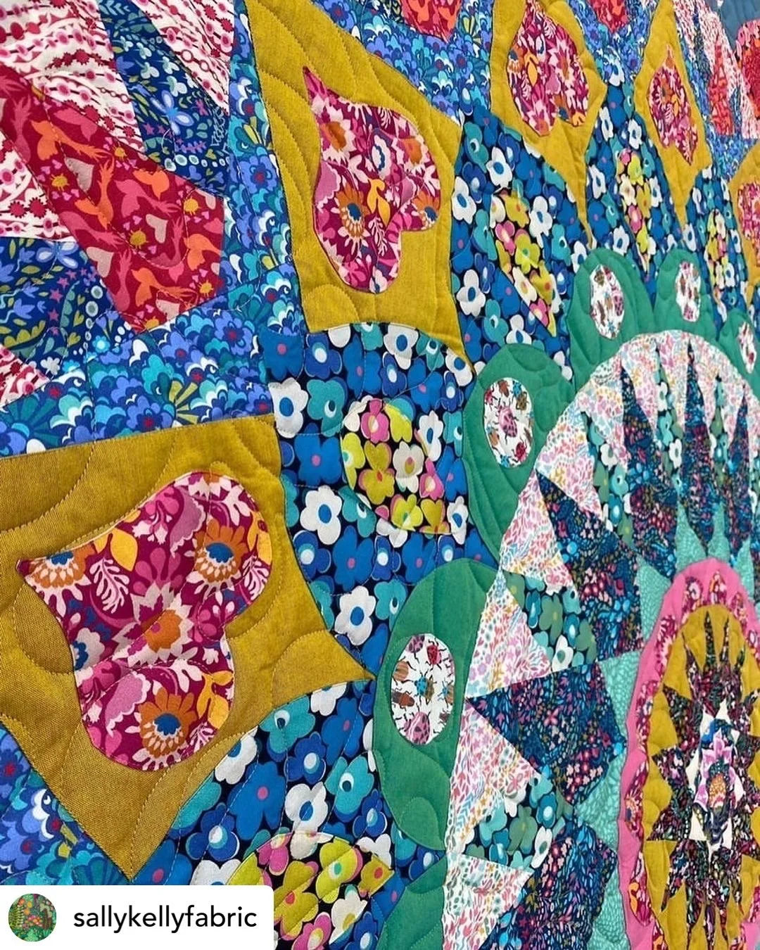 RR221 Eden's Flower Fat Robin and 32 Point Compass Quilt Pattern