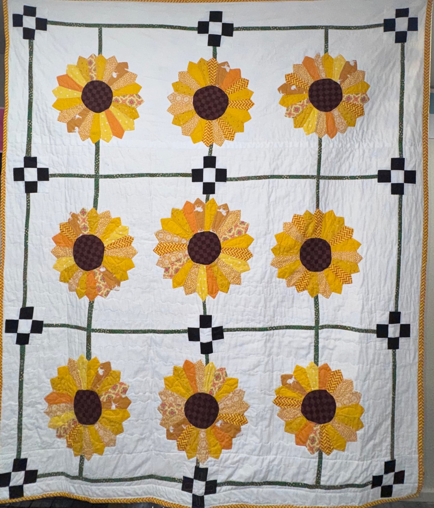 SUNFLOWER Dresden Quilt Throw Size
