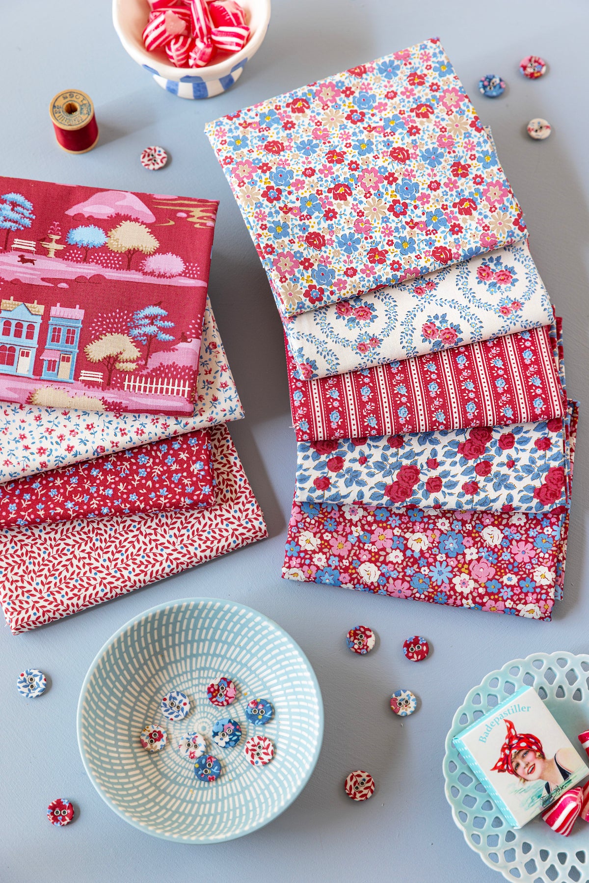 TIL300276 Tilda Village Life Fat Quarter Bundle of 5 Fabrics